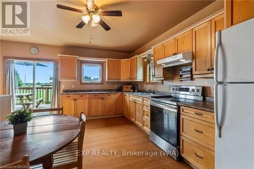 194 Frank Street, South Bruce Peninsula, ON - Indoor Photo Showing Kitchen