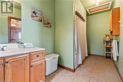 194 Frank Street, South Bruce Peninsula, ON - Indoor Photo Showing Bathroom