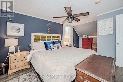 41 East 32Nd Street, Hamilton (Raleigh), ON - Indoor Photo Showing Bedroom