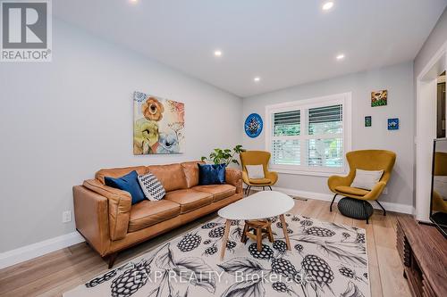 41 East 32Nd Street, Hamilton (Raleigh), ON - Indoor Photo Showing Living Room