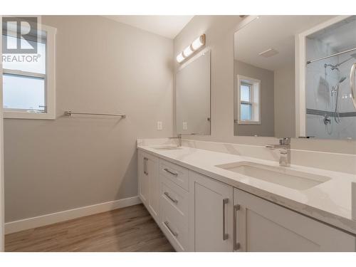 5830 Okanagan Street, Oliver, BC - Indoor Photo Showing Bathroom