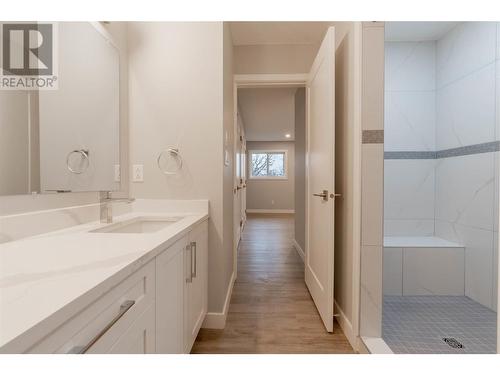 5830 Okanagan Street, Oliver, BC - Indoor Photo Showing Bathroom