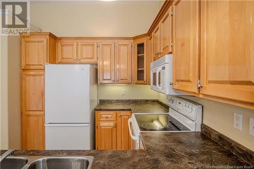 21 Alexander Court, Hampton, NB - Indoor Photo Showing Kitchen