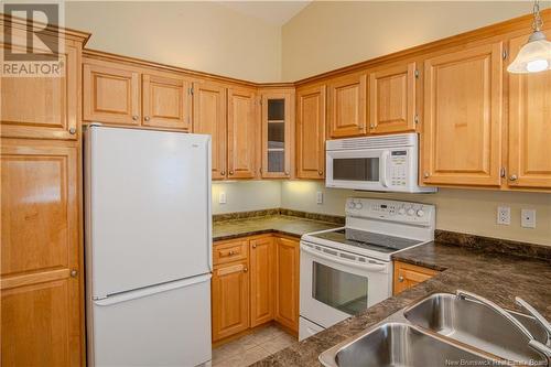 21 Alexander Court, Hampton, NB - Indoor Photo Showing Kitchen With Double Sink