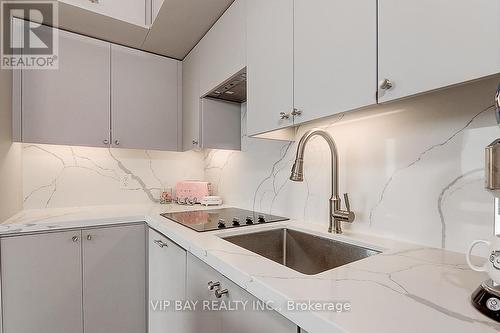 2003 - 120 Harrison Garden Boulevard, Toronto (Willowdale East), ON - Indoor Photo Showing Kitchen