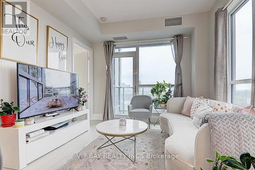 2003 - 120 Harrison Garden Boulevard, Toronto (Willowdale East), ON - Indoor Photo Showing Living Room