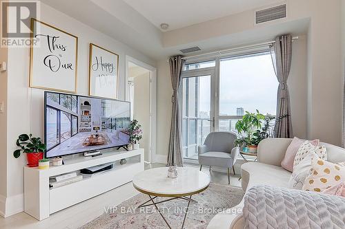 2003 - 120 Harrison Garden Boulevard, Toronto (Willowdale East), ON - Indoor Photo Showing Living Room