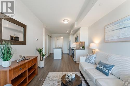 420 - 681 Yonge Street, Barrie (Painswick South), ON - Indoor Photo Showing Living Room