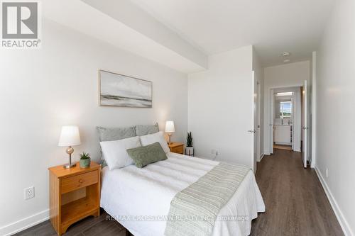 420 - 681 Yonge Street, Barrie (Painswick South), ON - Indoor Photo Showing Bedroom