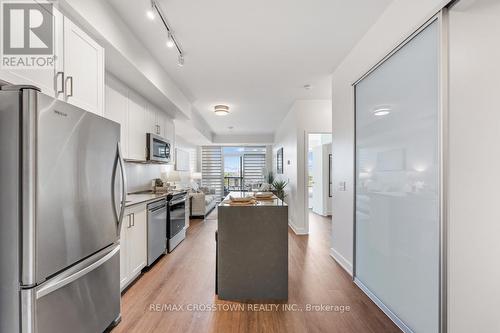 420 - 681 Yonge Street, Barrie (Painswick South), ON - Indoor Photo Showing Kitchen With Stainless Steel Kitchen With Upgraded Kitchen