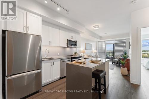 420 - 681 Yonge Street, Barrie (Painswick South), ON - Indoor Photo Showing Kitchen With Stainless Steel Kitchen With Upgraded Kitchen