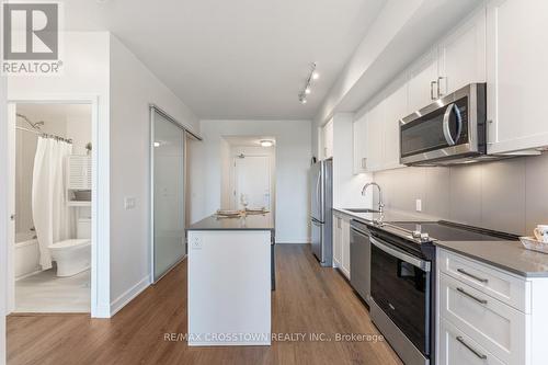 420 - 681 Yonge Street, Barrie (Painswick South), ON - Indoor Photo Showing Kitchen With Upgraded Kitchen