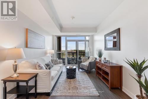 420 - 681 Yonge Street, Barrie (Painswick South), ON - Indoor Photo Showing Living Room