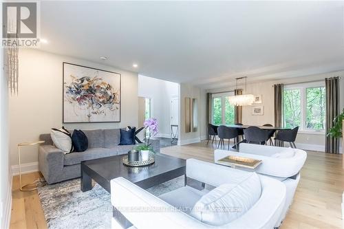 3410 Spruce Avenue, Burlington (Roseland), ON - Indoor Photo Showing Living Room