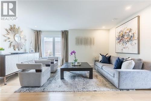 3410 Spruce Avenue, Burlington (Roseland), ON - Indoor Photo Showing Living Room