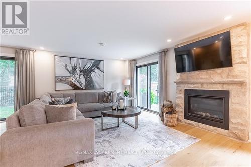 3410 Spruce Avenue, Burlington (Roseland), ON - Indoor Photo Showing Living Room With Fireplace