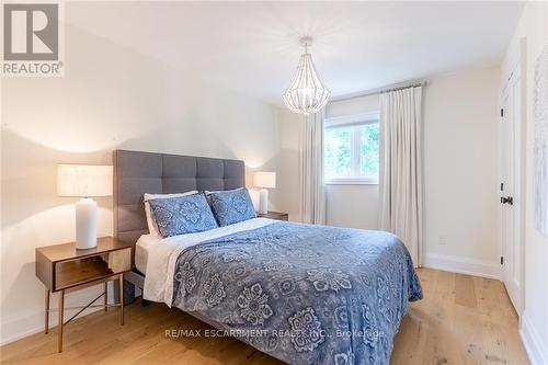 3410 Spruce Avenue, Burlington (Roseland), ON - Indoor Photo Showing Bedroom