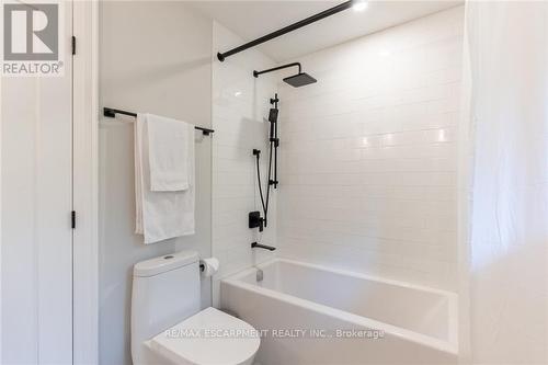 3410 Spruce Avenue, Burlington (Roseland), ON - Indoor Photo Showing Bathroom