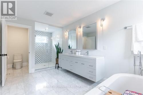 3410 Spruce Avenue, Burlington (Roseland), ON - Indoor Photo Showing Bathroom