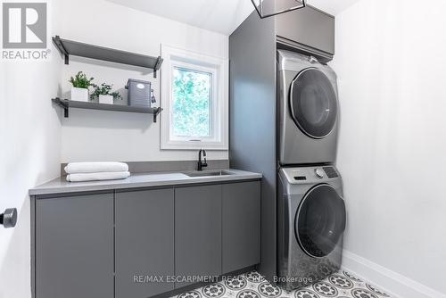 3410 Spruce Avenue, Burlington (Roseland), ON - Indoor Photo Showing Laundry Room