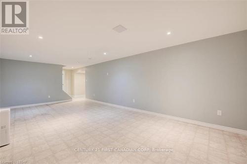 8 Greenfield Court, London, ON - Indoor Photo Showing Other Room