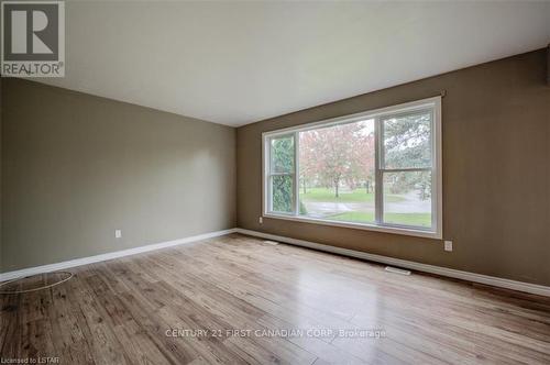 8 Greenfield Court, London, ON - Indoor Photo Showing Other Room