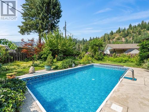 1150 Marianna  Crescent, Trail, BC - Outdoor With In Ground Pool With Backyard