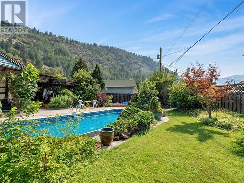 1150 Marianna  Crescent, Trail, BC - Outdoor With In Ground Pool