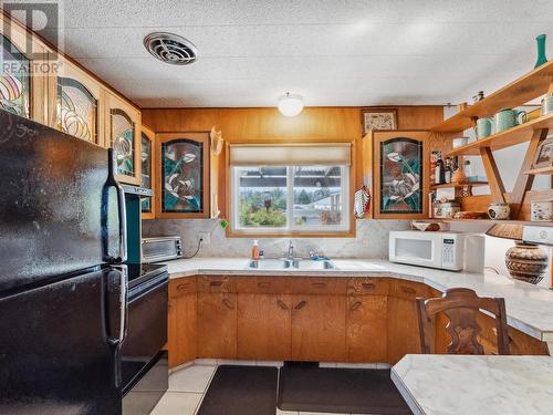 1150 Marianna  Crescent, Trail, BC - Indoor Photo Showing Kitchen With Double Sink