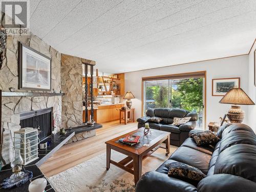 1150 Marianna  Crescent, Trail, BC - Indoor Photo Showing Living Room With Fireplace