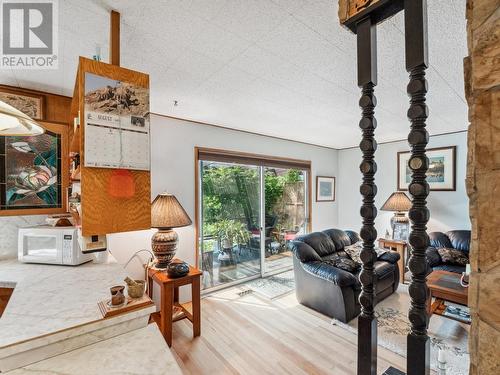 1150 Marianna  Crescent, Trail, BC - Indoor Photo Showing Living Room