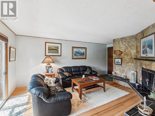 1150 Marianna  Crescent, Trail, BC - Indoor Photo Showing Living Room With Fireplace