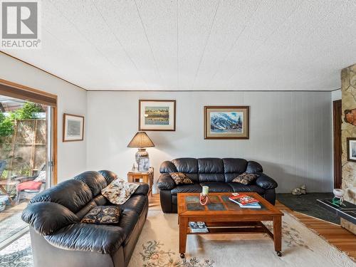 1150 Marianna  Crescent, Trail, BC - Indoor Photo Showing Living Room