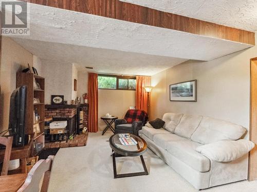 1150 Marianna  Crescent, Trail, BC - Indoor Photo Showing Living Room With Fireplace