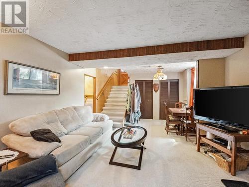 1150 Marianna  Crescent, Trail, BC - Indoor Photo Showing Living Room