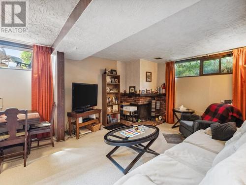 1150 Marianna  Crescent, Trail, BC - Indoor Photo Showing Living Room