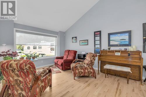 2390 Karli Court, West Kelowna, BC - Indoor Photo Showing Living Room