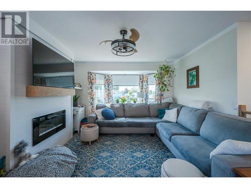 186 Baskin Court, Penticton, BC - Indoor Photo Showing Living Room With Fireplace