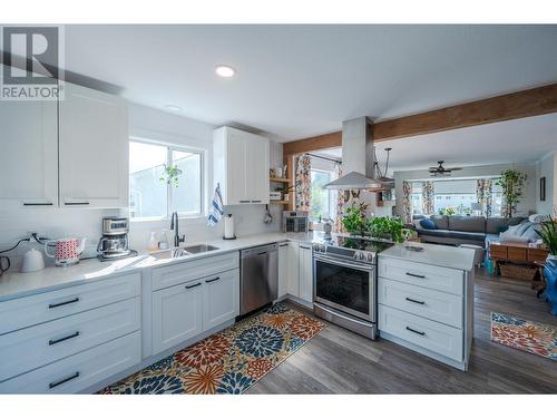 186 Baskin Court, Penticton, BC - Indoor Photo Showing Kitchen With Double Sink