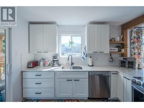 186 Baskin Court, Penticton, BC - Indoor Photo Showing Kitchen With Stainless Steel Kitchen With Double Sink