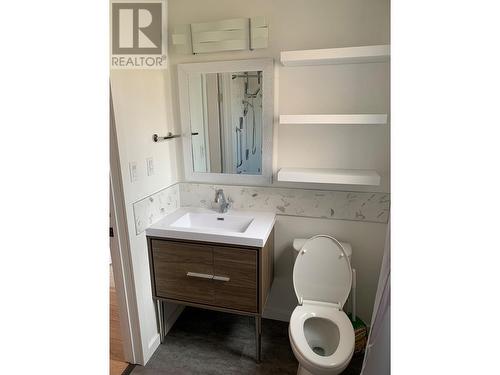 186 Baskin Court, Penticton, BC - Indoor Photo Showing Bathroom