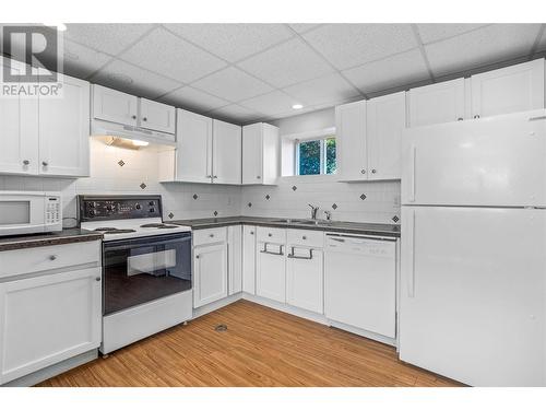 7005 Longacre Drive, Vernon, BC - Indoor Photo Showing Kitchen