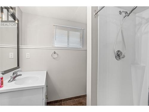 7005 Longacre Drive, Vernon, BC - Indoor Photo Showing Bathroom