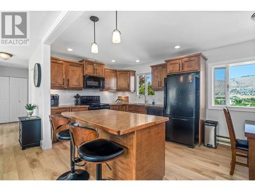 7005 Longacre Drive, Vernon, BC - Indoor Photo Showing Kitchen