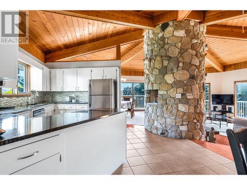 2100 40Th Street, Vernon, BC - Indoor Photo Showing Kitchen With Upgraded Kitchen