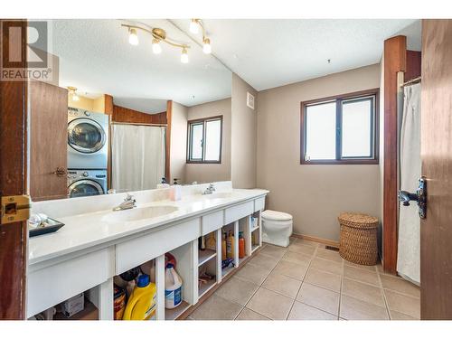 2100 40Th Street, Vernon, BC - Indoor Photo Showing Bathroom