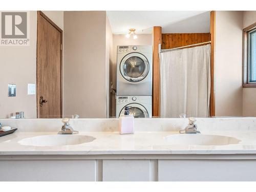 2100 40Th Street, Vernon, BC - Indoor Photo Showing Bathroom