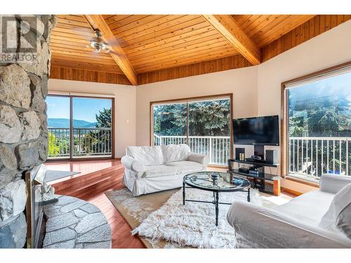 2100 40Th Street, Vernon, BC - Indoor Photo Showing Living Room