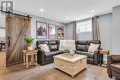 9358 Cherry Lane, Hamilton Township (Baltimore), ON - Indoor Photo Showing Living Room