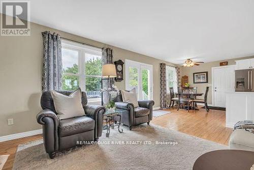 9358 Cherry Lane, Hamilton Township (Baltimore), ON - Indoor Photo Showing Living Room